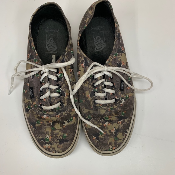 Vans Other - Vans x Nintendo DUCK HUNT Lace Up Mens Sneakers 12
